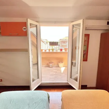 Montgomery Via Crispi In Centro A827 *