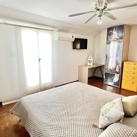 Montgomery Via Crispi In Centro A827