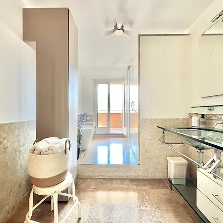 Montgomery Via Crispi In Centro A827 شقة *