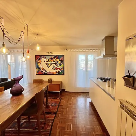 Montgomery Via Crispi In Centro A827