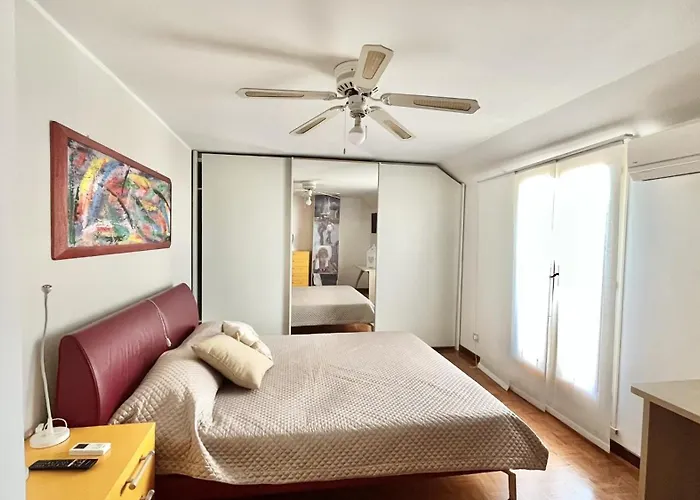 Montgomery Via Crispi In Centro A827